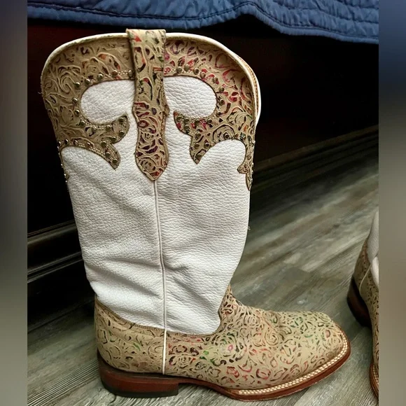 Ferrini White and Tan Western Boots - Picture 3 of 7